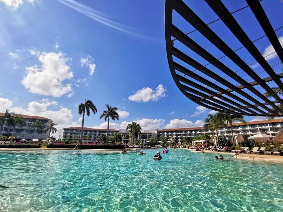 family spring break dreams playa mujeres