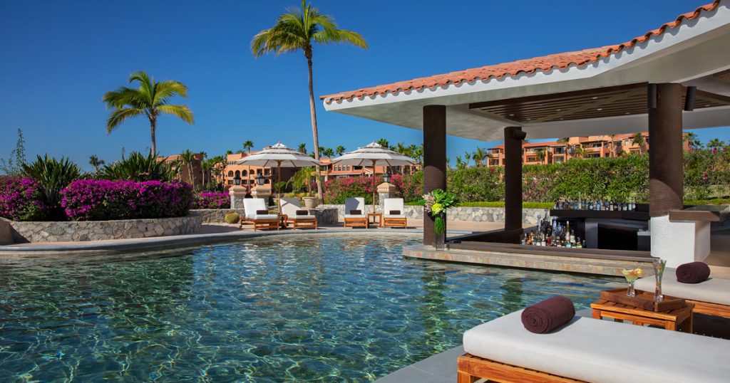 Zoetry-Marigot-Bay-Reflections-Swim-Up-Bar